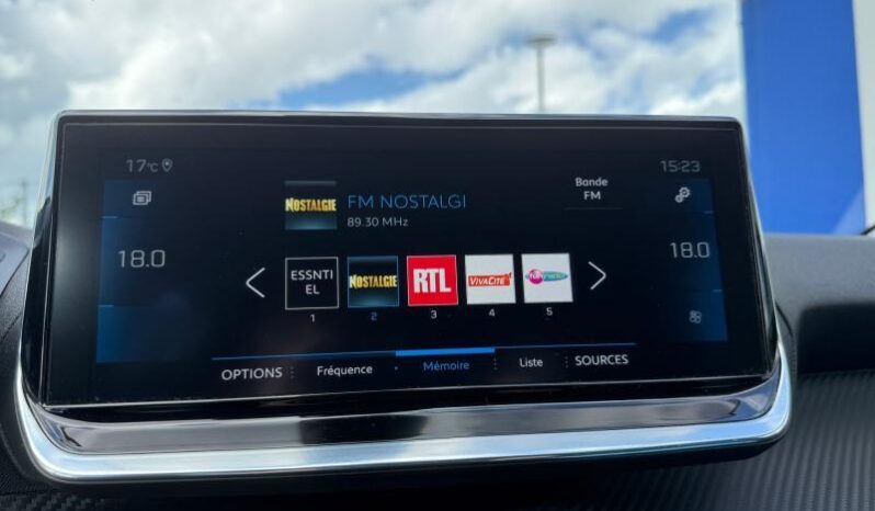 Peugeot 208 Allure / EAT8 / Carplay complet