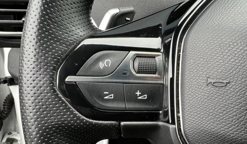 Peugeot 5008 GT / EAT8 complet