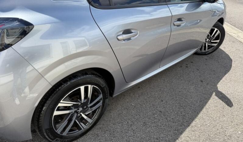Peugeot 208 Allure / EAT8 / Carplay complet