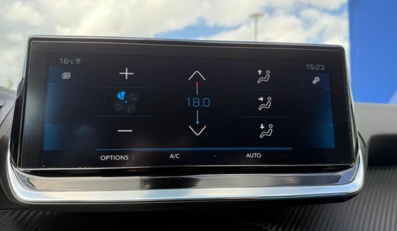 Peugeot 208 Allure / EAT8 / Carplay complet