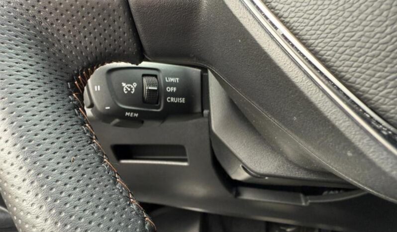 Peugeot 5008 GT / EAT8 / 7 places / 1.5 Blu complet