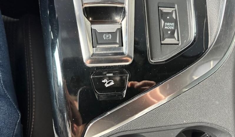 Peugeot 5008 GT / EAT8 / 7 Places / 1.5 Blu complet