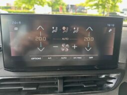 Peugeot 5008 GT / EAT8 / 7 Places / 1.5 Blu complet