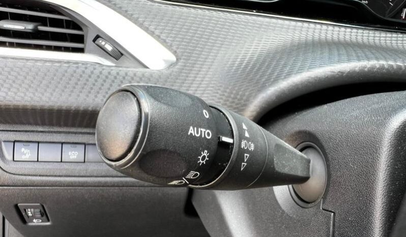 Peugeot 208 Signature / GPS complet