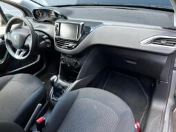 Peugeot 208 Signature / GPS complet