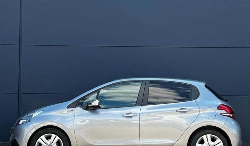 Peugeot 208 Signature / GPS complet