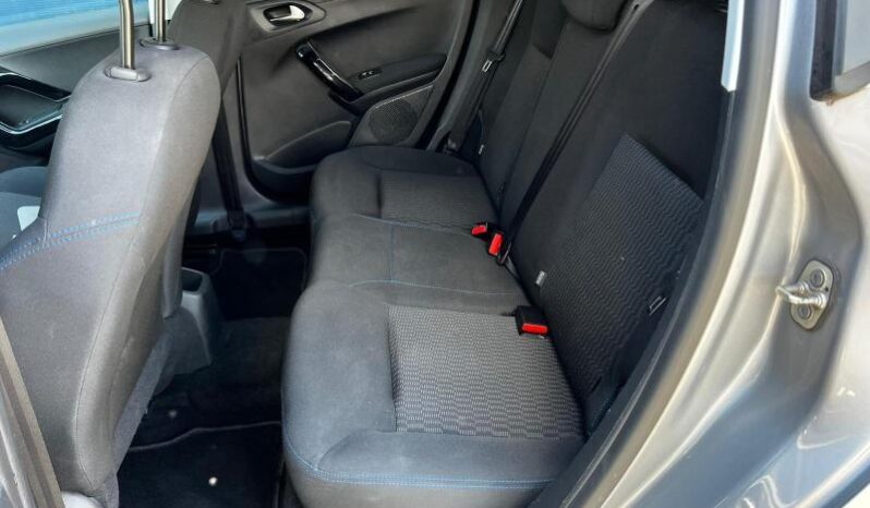 Peugeot 208 Signature / GPS complet