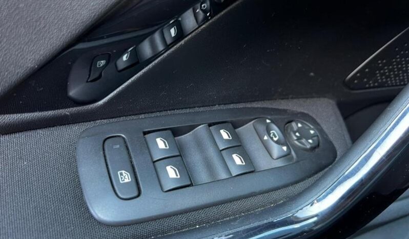 Peugeot 208 Signature / GPS complet