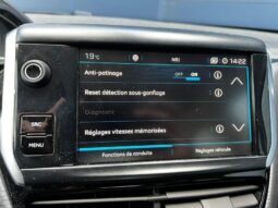 Peugeot 208 Signature / GPS complet