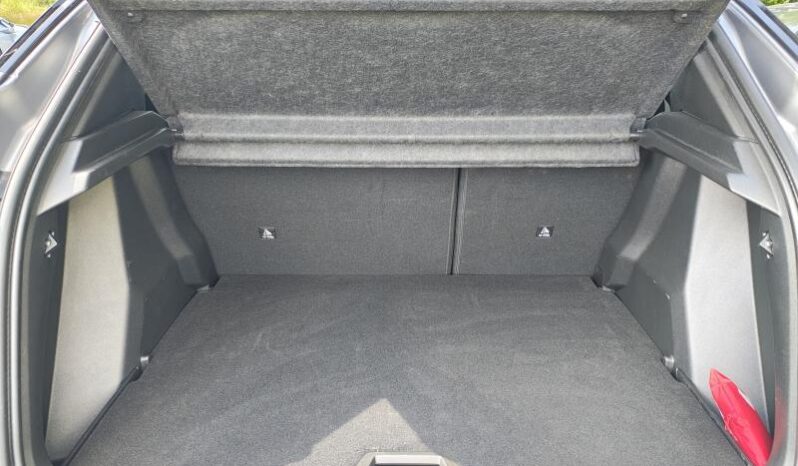 Peugeot 2008 GT / EAT8 complet