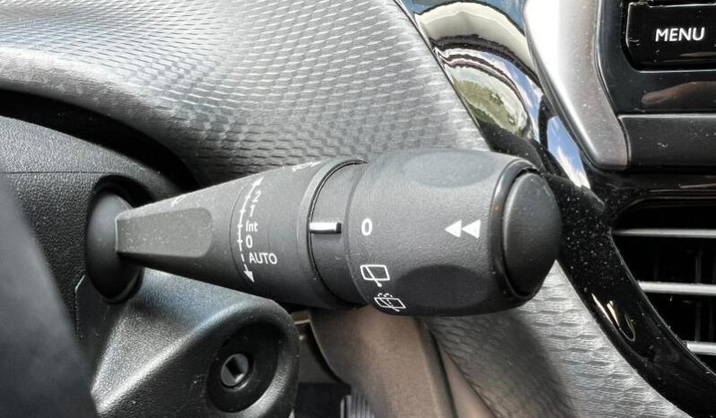Peugeot 208 Signature / GPS complet