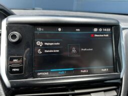Peugeot 208 Signature / GPS complet
