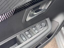 Peugeot 208 Allure / Hybrid/ E-DSC6 complet