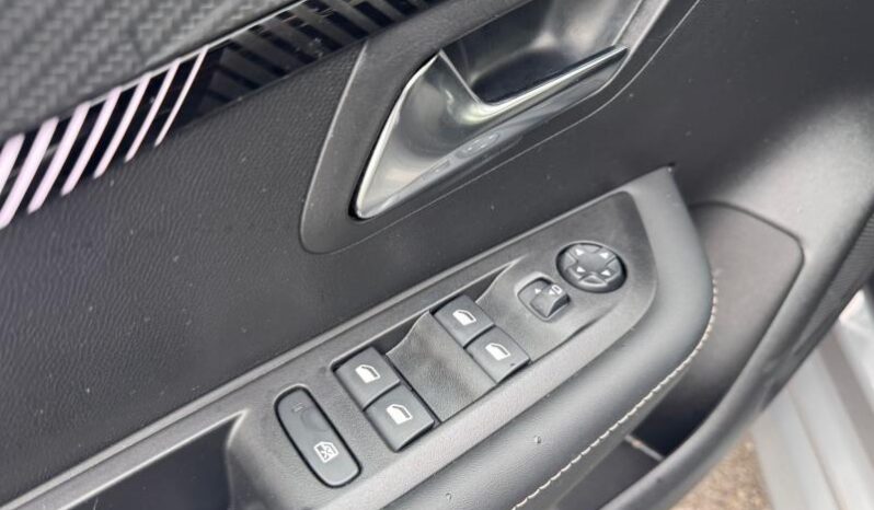 Peugeot 208 Allure / Hybrid/ E-DSC6 complet