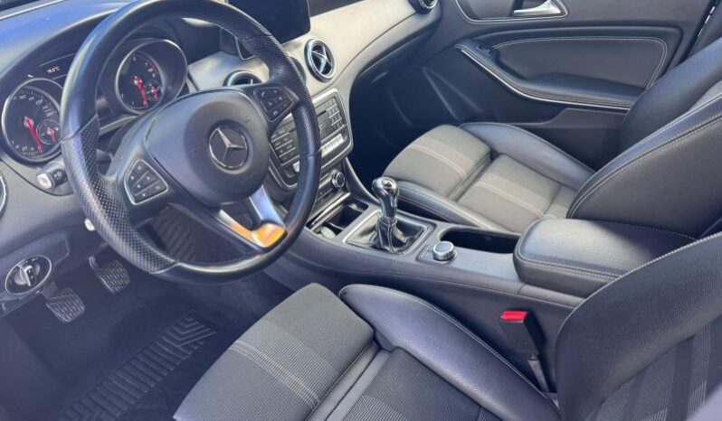 Mercedes-Benz CLA 180 Shooting Brake / Avantgarde complet