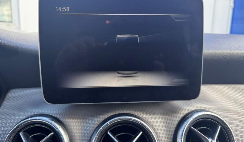 Mercedes-Benz CLA 180 Shooting Brake / Avantgarde complet