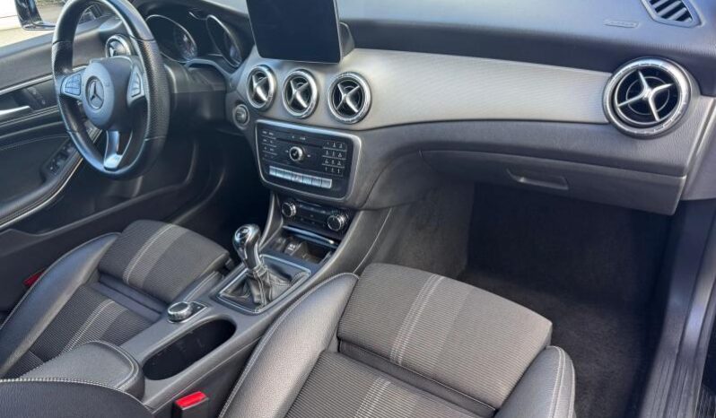 Mercedes-Benz CLA 180 Shooting Brake / Avantgarde complet