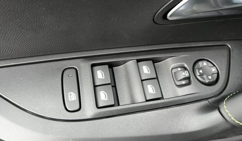 Peugeot 2008 GT / MHEV / E-DSC6 complet