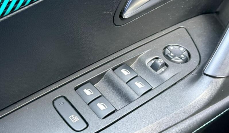 Peugeot 2008 Allure Pack / Carplay / LED complet