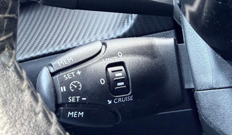 Peugeot 2008 Allure Pack / Carplay / LED complet