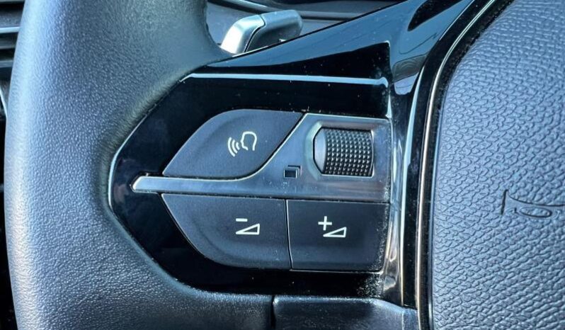 Peugeot 208 Allure / E-DSC6 / MHEV complet