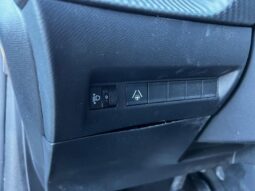 Peugeot 208 Allure / E-DSC6 / MHEV complet