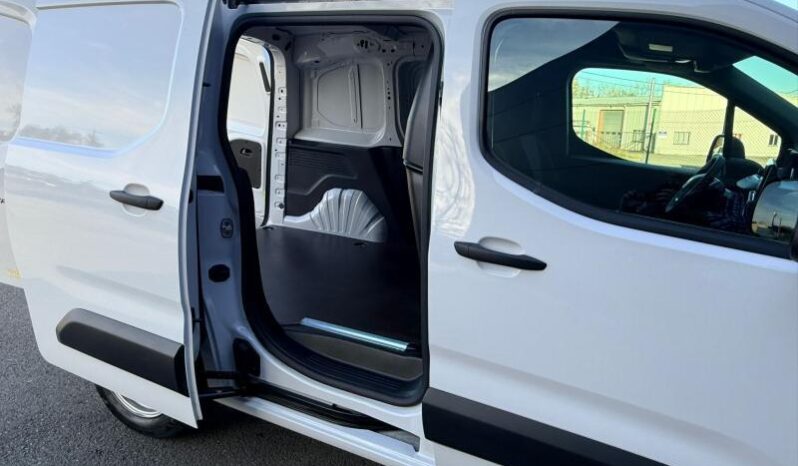 Peugeot Partner EAT8 / 130ch / Standard Light complet