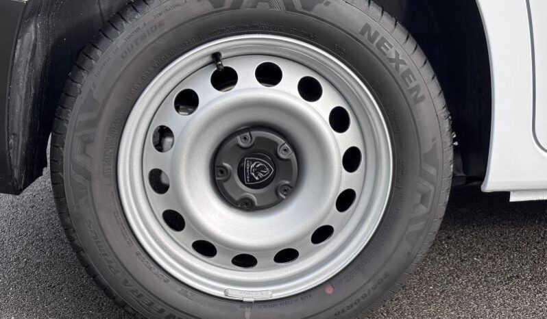 Peugeot Partner STANDARD LIGHT / EAT8 complet