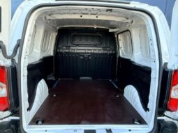 Peugeot Partner EAT8 / 130ch / Standard Light complet