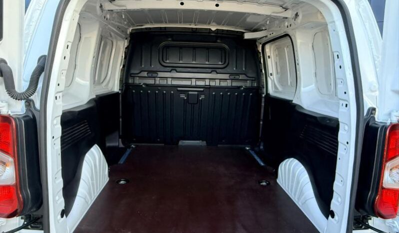 Peugeot Partner EAT8 / 130ch / Standard Light complet