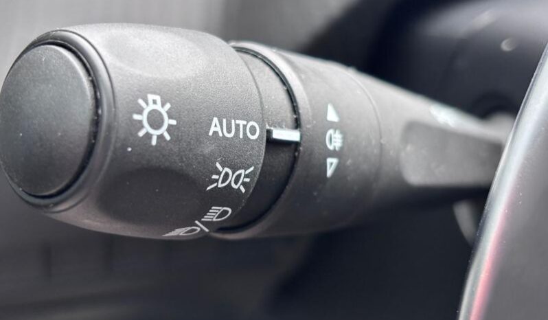 Peugeot 208 Allure / MHEV / E-DSC6 complet