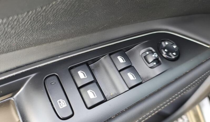 Peugeot 5008 Allure / EAT8 / Sièges chauffants complet