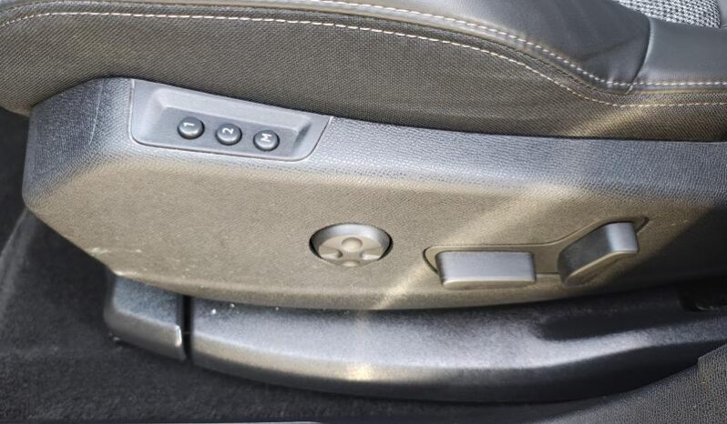 Peugeot 5008 Allure / EAT8 / Sièges chauffants complet