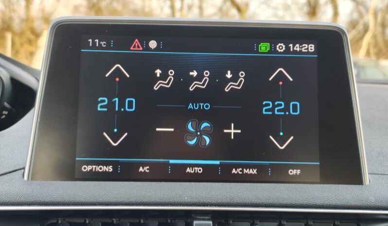 Peugeot 5008 Allure / EAT8 / Sièges chauffants complet