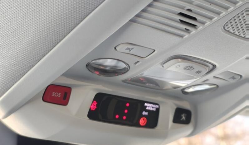 Peugeot 5008 Allure / EAT8 / Sièges chauffants complet