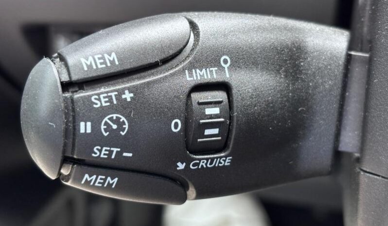 Peugeot 208 Allure / MHEV / E-DSC6 complet