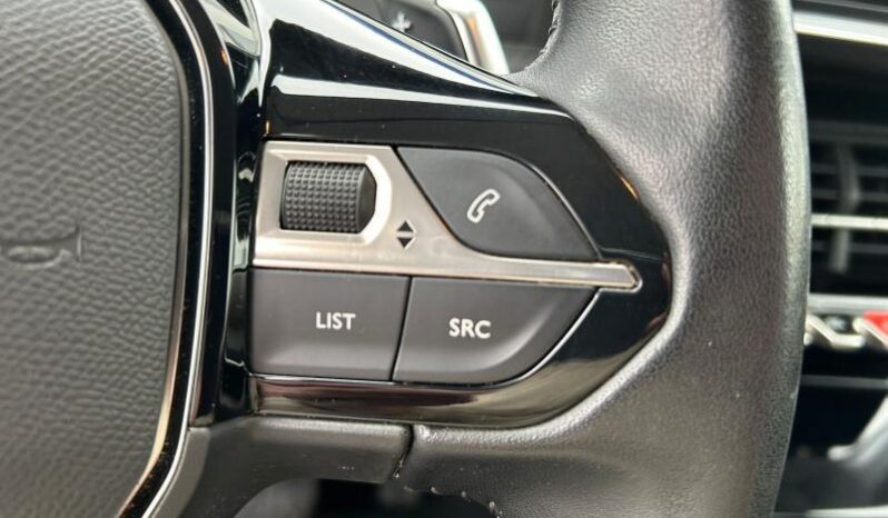 Peugeot 208 Allure / EAT8 / Carplay complet