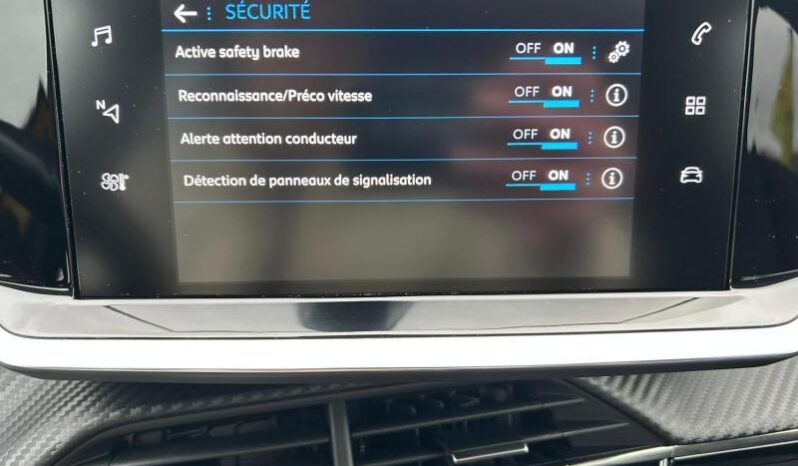 Peugeot 208 Allure / EAT8 / Carplay complet