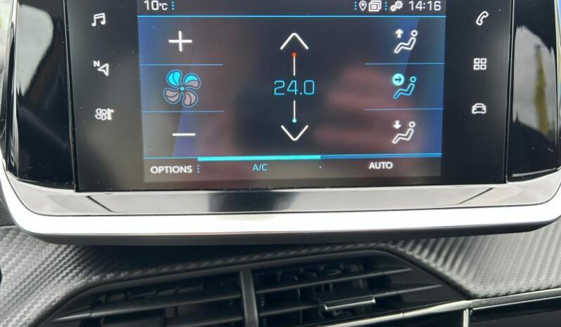 Peugeot 208 Allure / EAT8 / Carplay complet