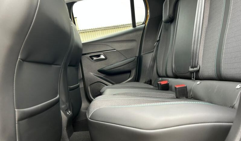 Peugeot 208 Allure / EAT8 / Carplay complet