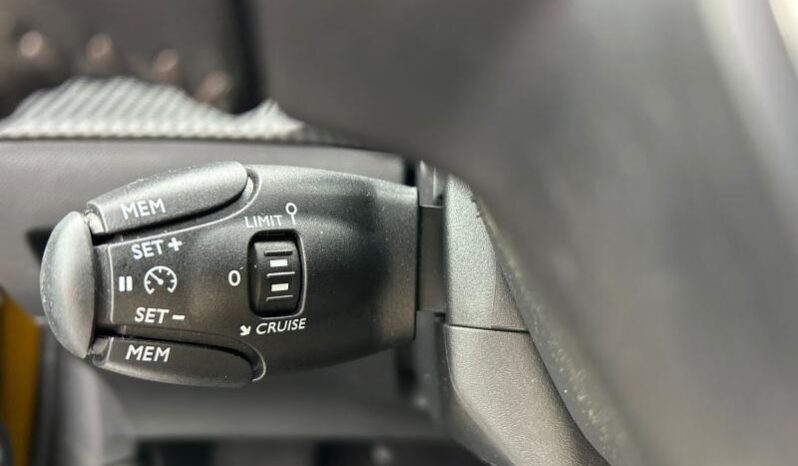 Peugeot 208 Allure / EAT8 / Carplay complet