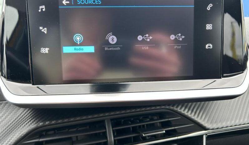Peugeot 208 Allure / EAT8 / Carplay complet