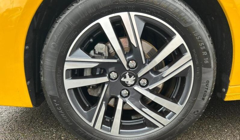 Peugeot 208 Allure / EAT8 / Carplay complet