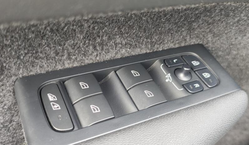 Volvo XC40 B3 / Mild Hybrid / Core complet