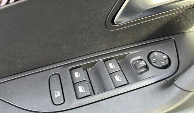 Peugeot 2008 Allure / MHEV / E-DSC6 complet