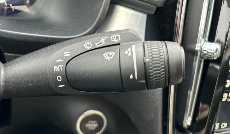 Volvo XC40 B3 / Mild Hybrid / Core complet