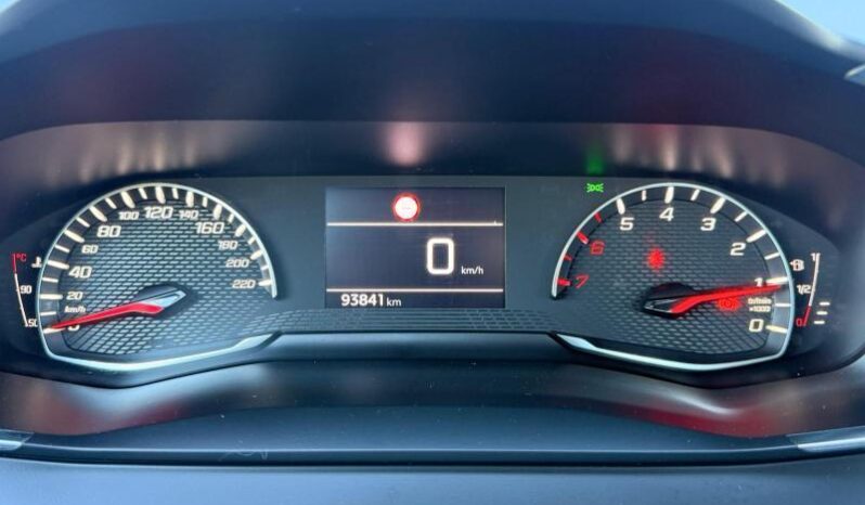 Peugeot 2008 Active / sièges chauffants / 130ch complet
