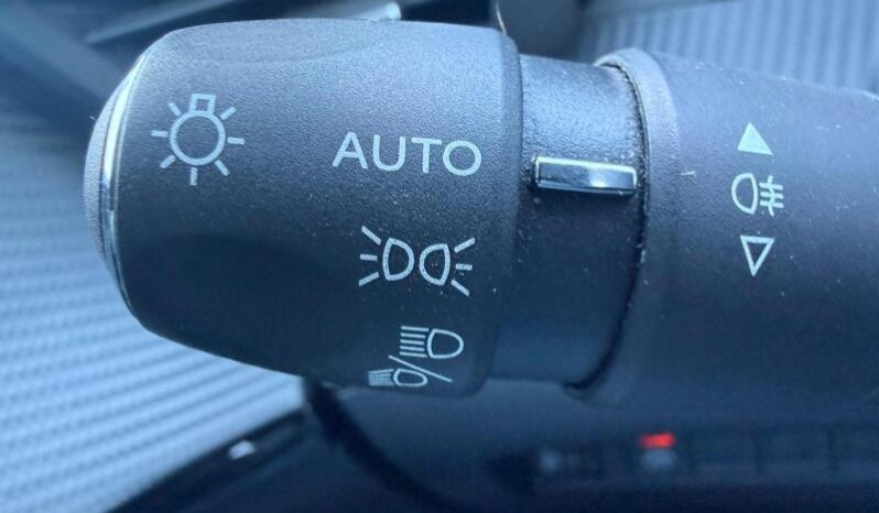 Peugeot 208 Allure / EAT8 / Carplay complet