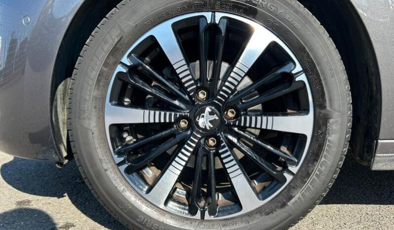 Peugeot 208 EAT6 / Tech Edition complet