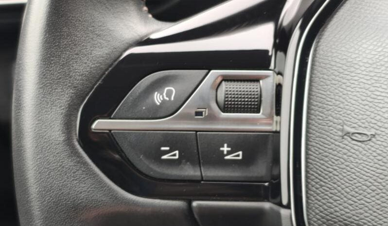 Peugeot 5008 Style / 7 places / 1.5 BlueHDI complet